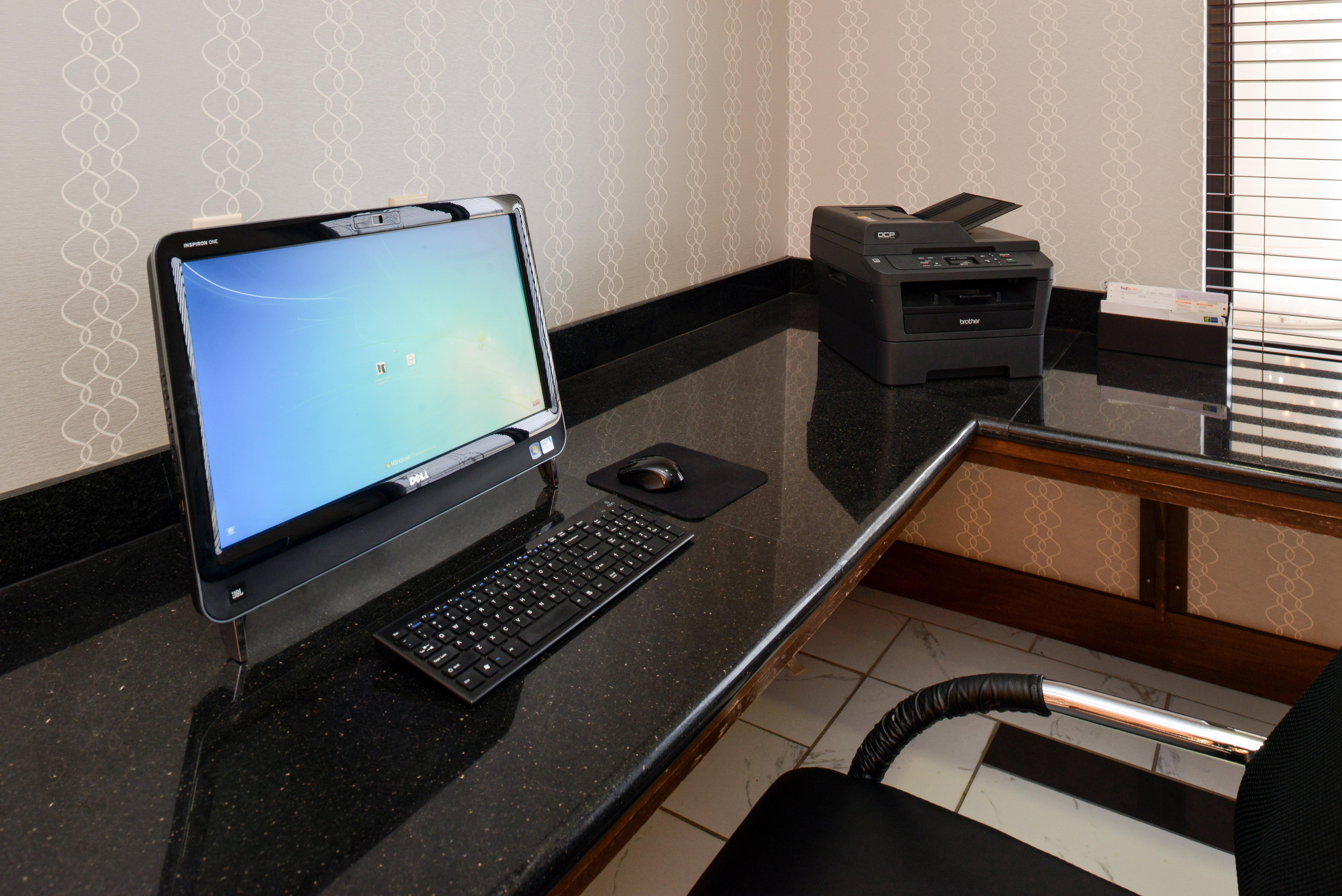 Holiday Inn Express & Suites Greenfield By Ihg Екстериор снимка
