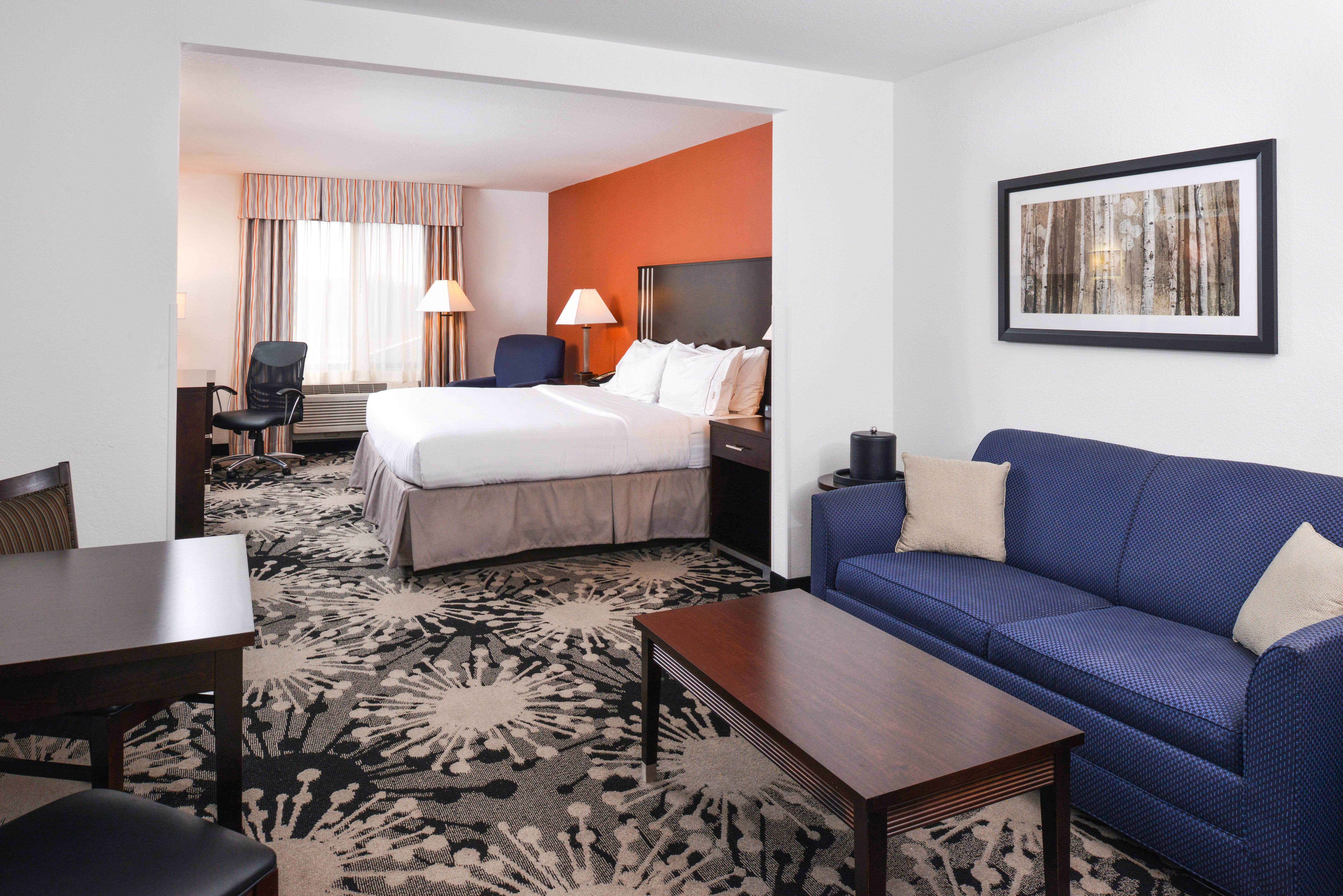 Holiday Inn Express & Suites Greenfield By Ihg Екстериор снимка
