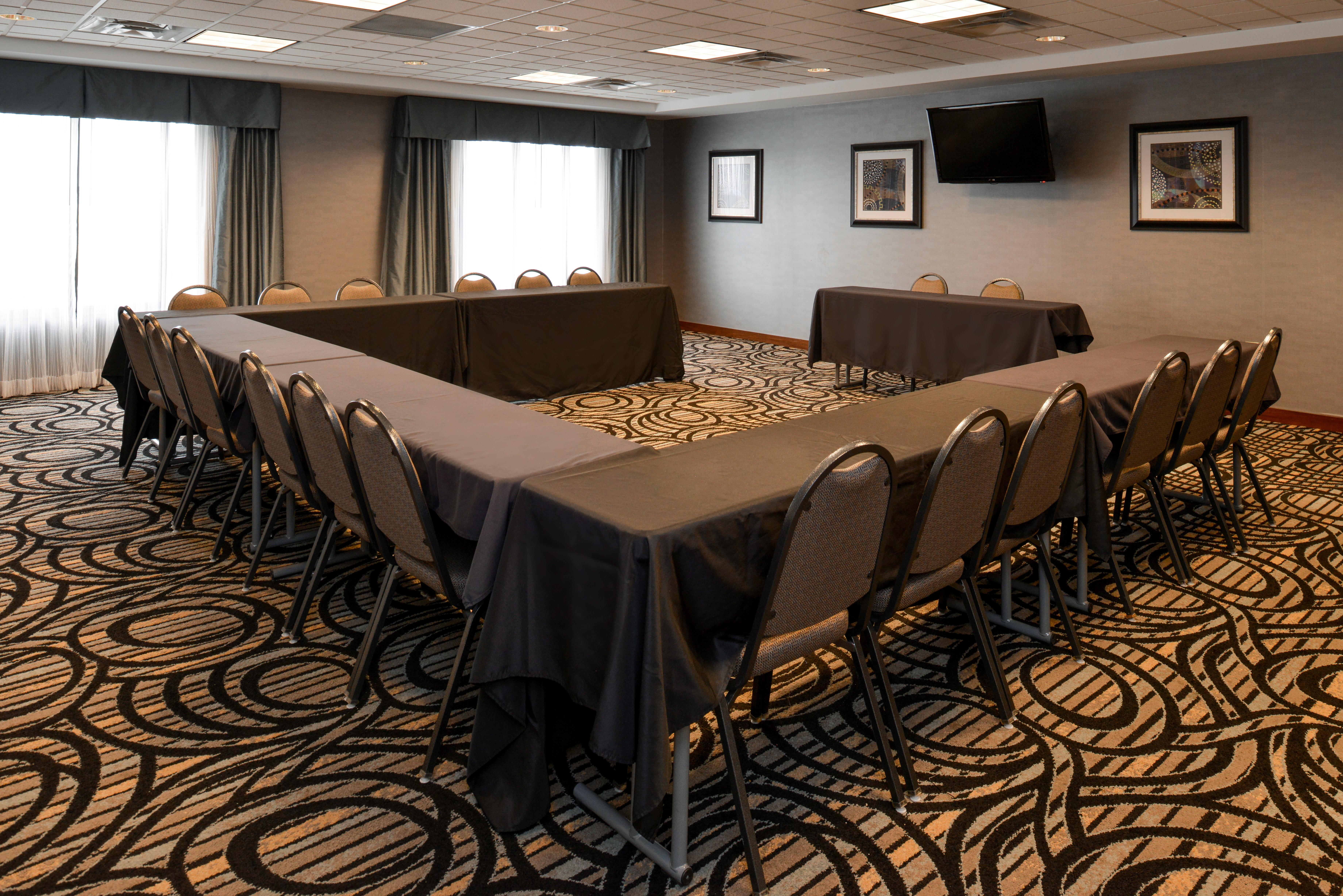 Holiday Inn Express & Suites Greenfield By Ihg Екстериор снимка