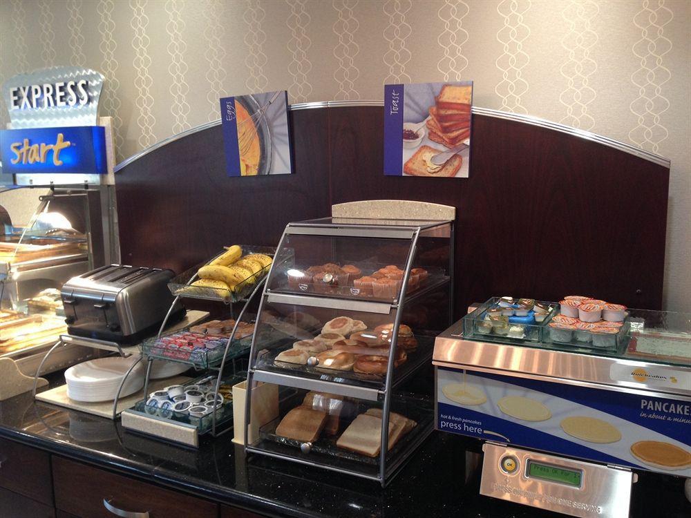 Holiday Inn Express & Suites Greenfield By Ihg Екстериор снимка