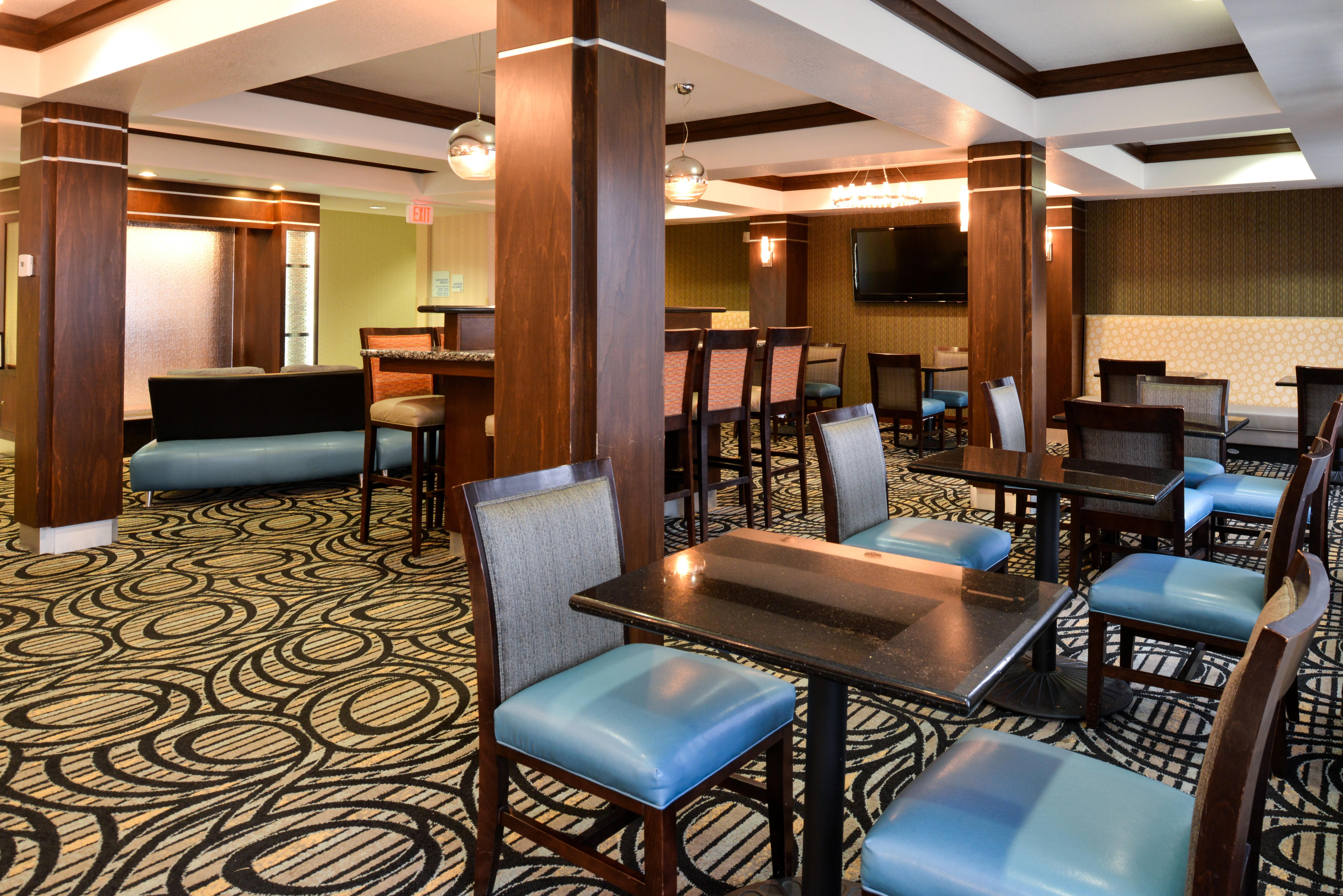 Holiday Inn Express & Suites Greenfield By Ihg Екстериор снимка