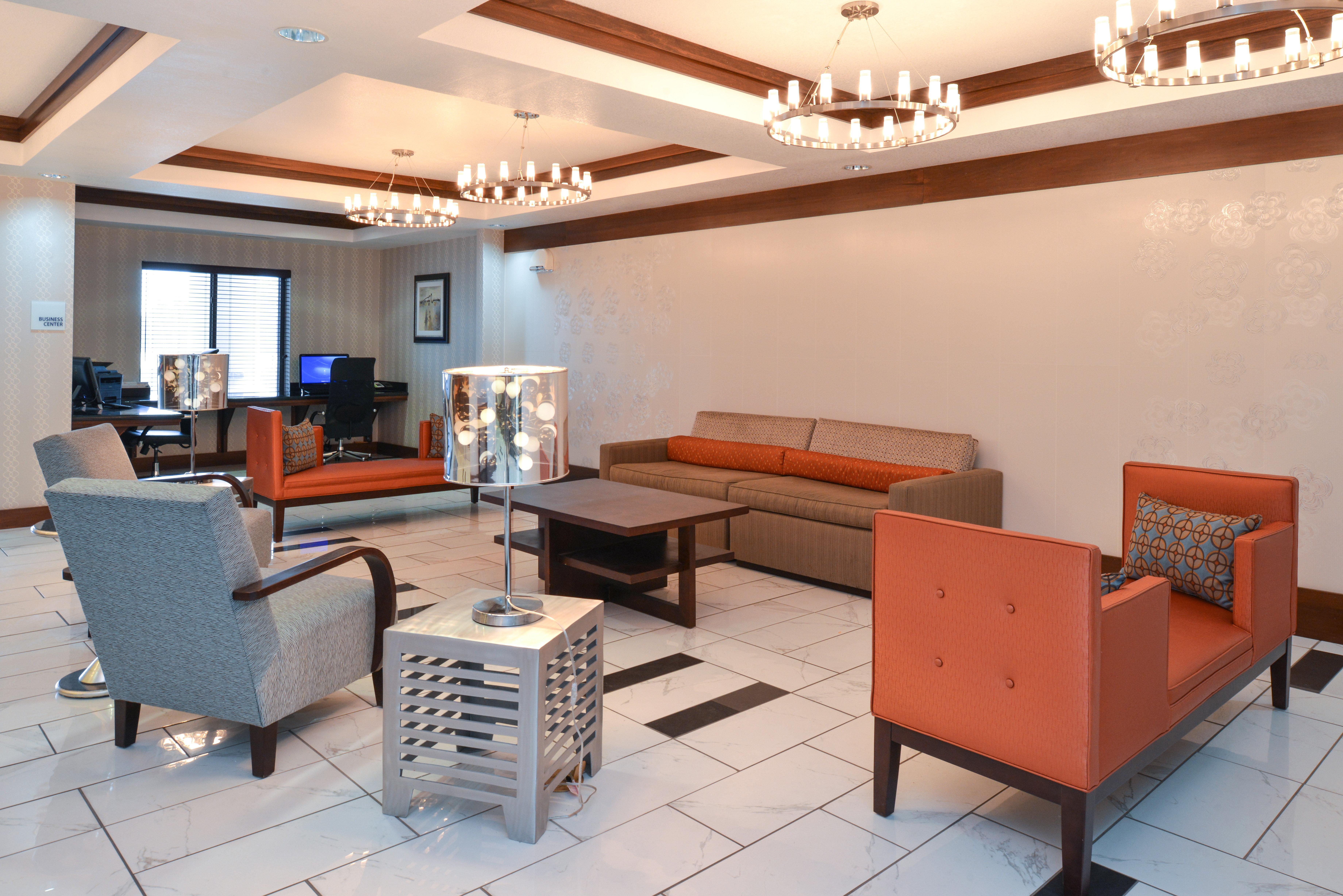 Holiday Inn Express & Suites Greenfield By Ihg Екстериор снимка