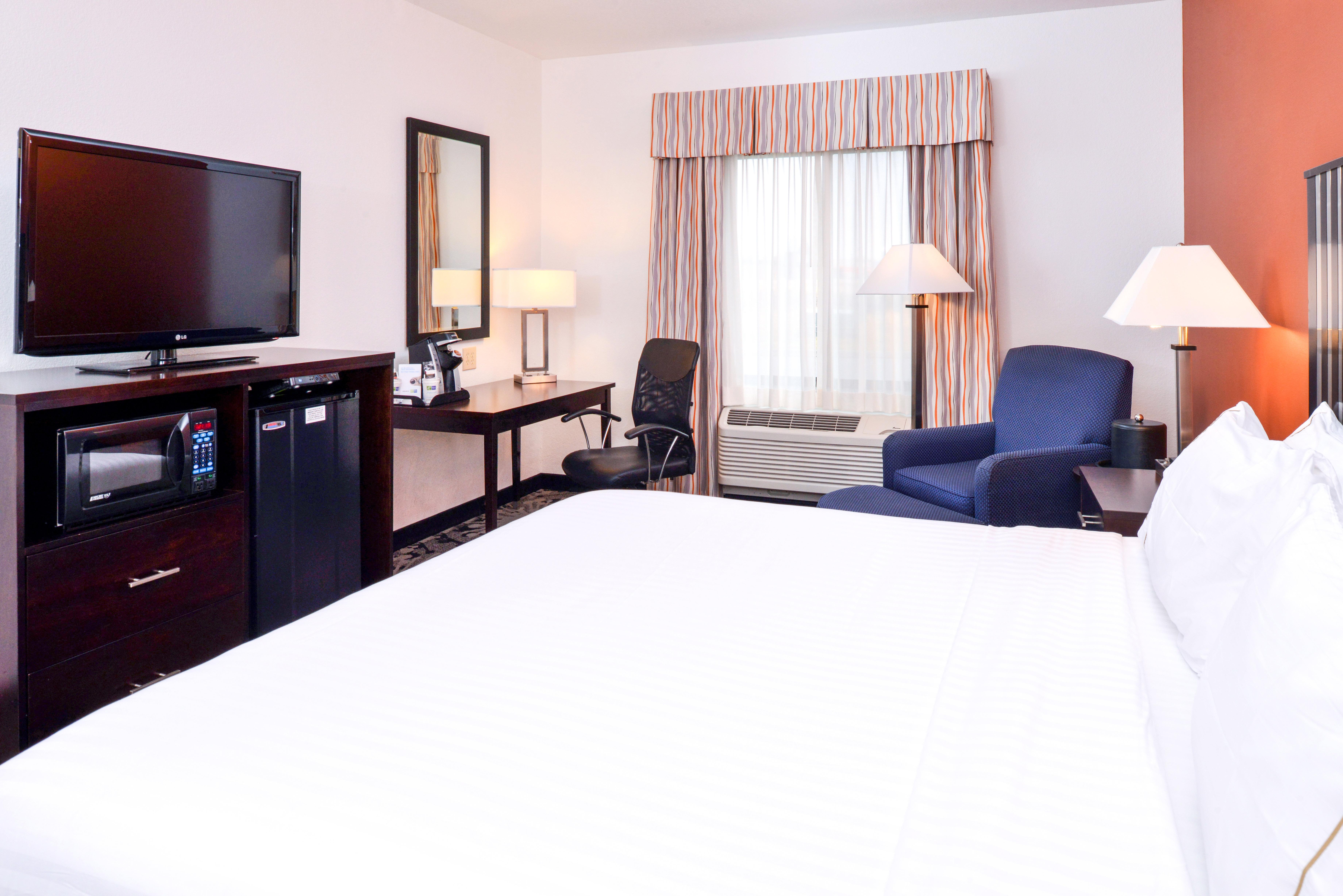 Holiday Inn Express & Suites Greenfield By Ihg Екстериор снимка
