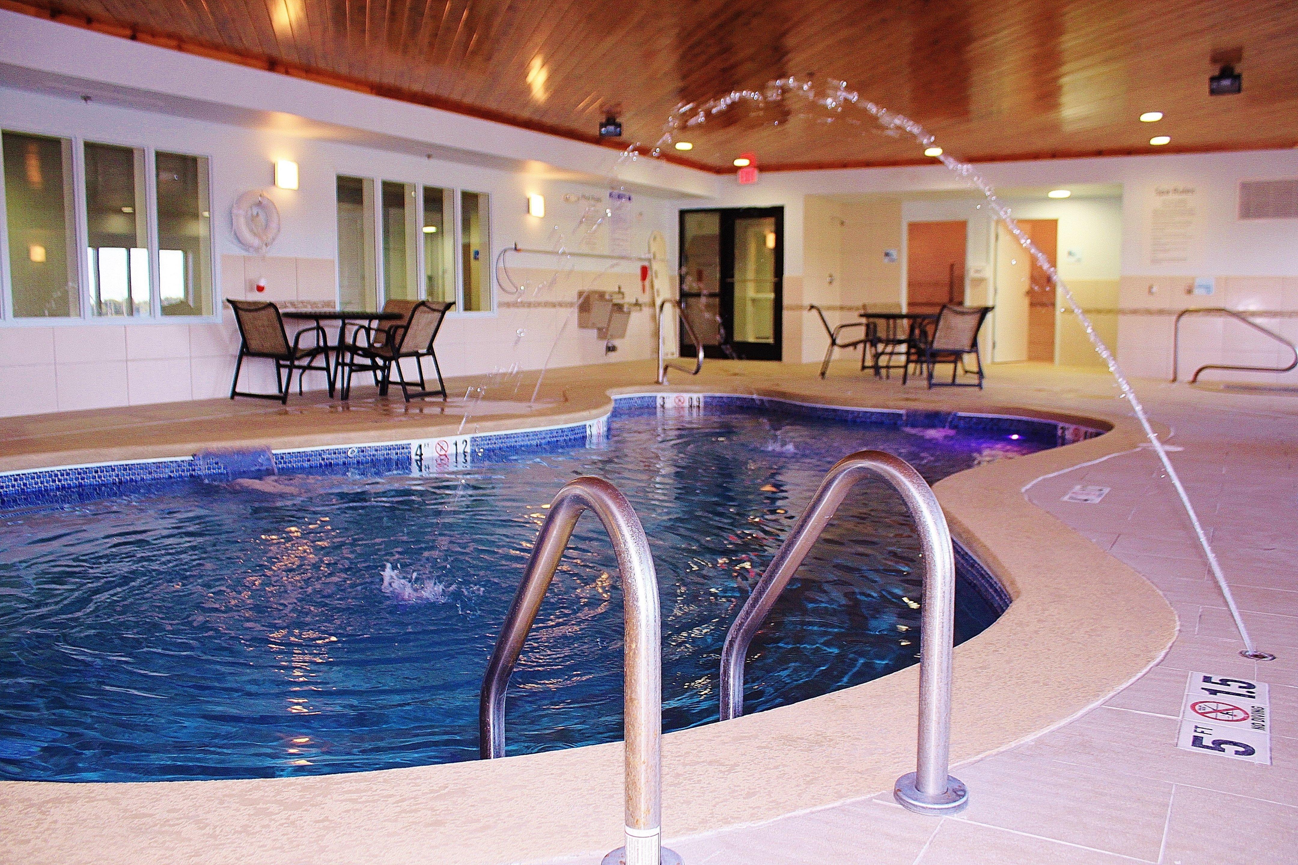 Holiday Inn Express & Suites Greenfield By Ihg Екстериор снимка