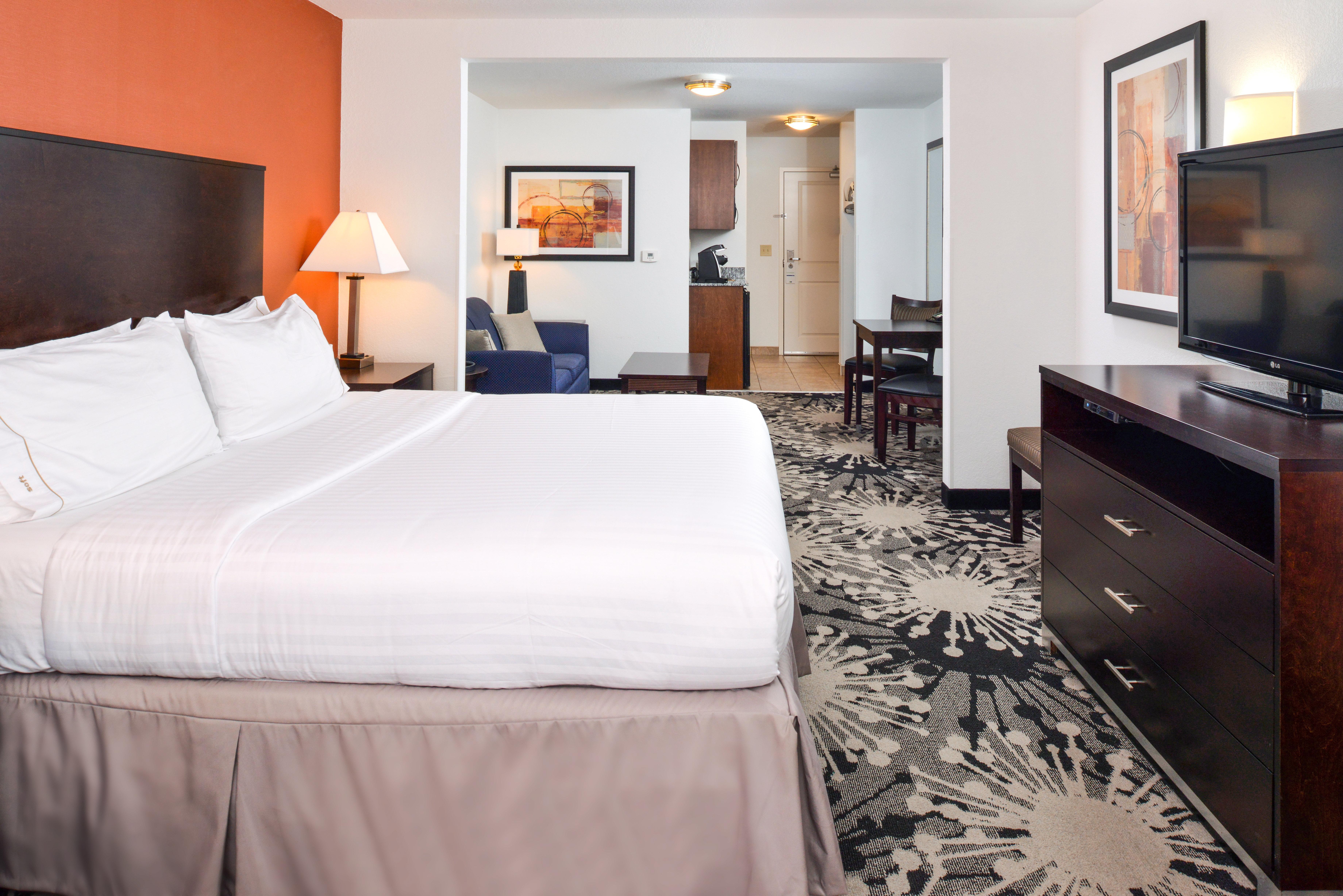Holiday Inn Express & Suites Greenfield By Ihg Екстериор снимка