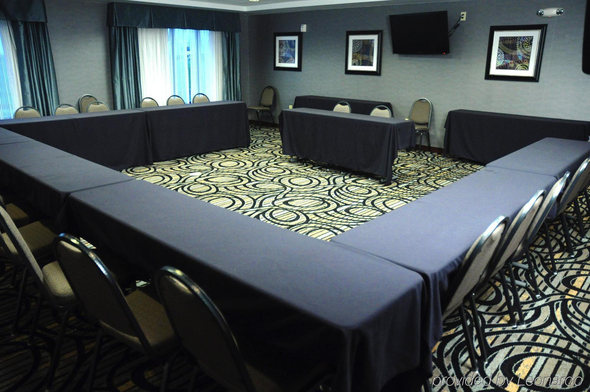 Holiday Inn Express & Suites Greenfield By Ihg Екстериор снимка