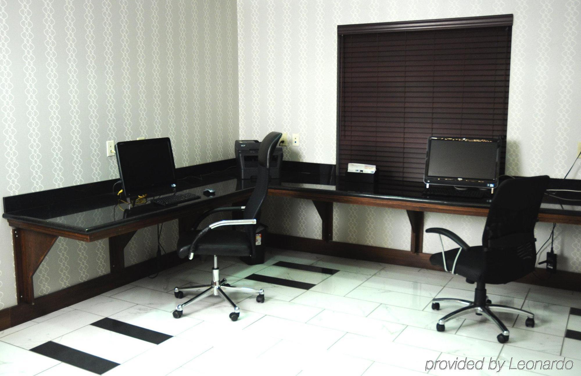 Holiday Inn Express & Suites Greenfield By Ihg Екстериор снимка
