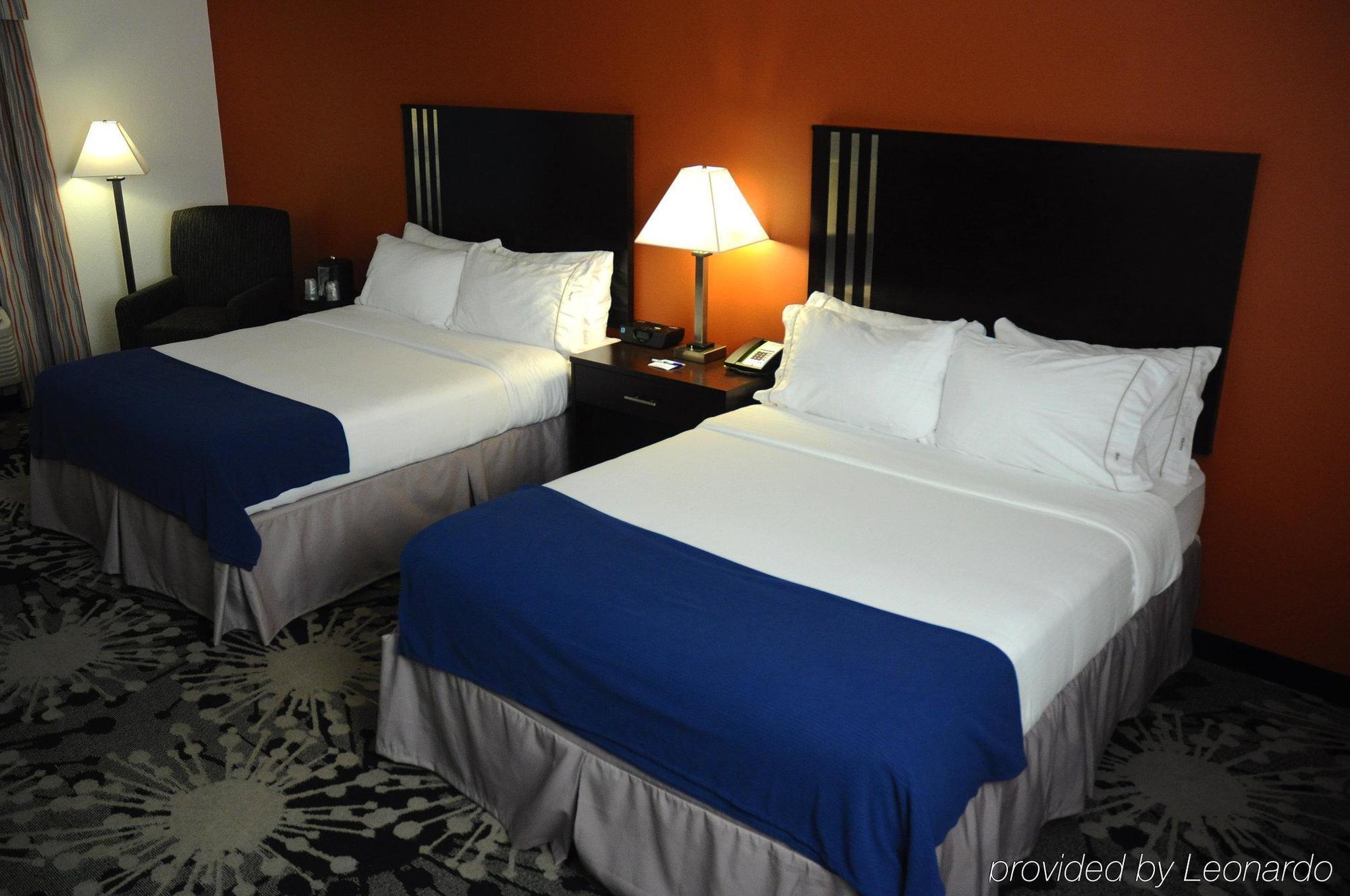 Holiday Inn Express & Suites Greenfield By Ihg Екстериор снимка