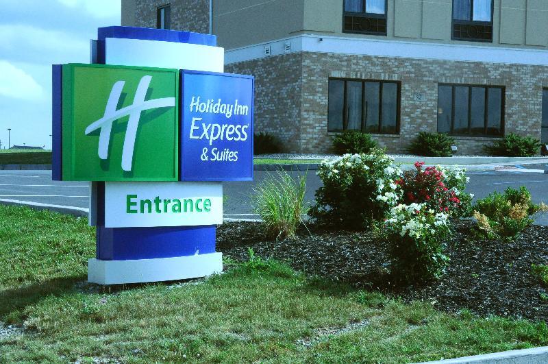 Holiday Inn Express & Suites Greenfield By Ihg Екстериор снимка