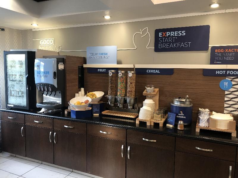 Holiday Inn Express & Suites Greenfield By Ihg Екстериор снимка